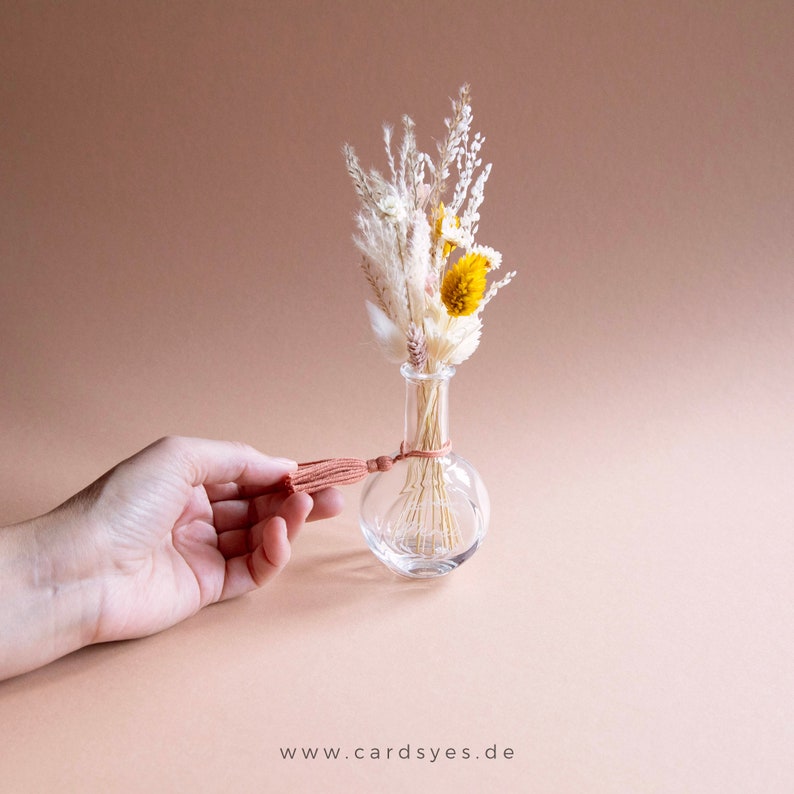 Dried flowers in a mini vase with individual engraving: Perfect as a wedding decoration or as a small gift image 6