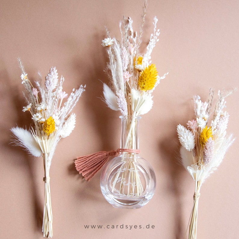 Dried flowers in a mini vase with individual engraving: Perfect as a wedding decoration or as a small gift image 2