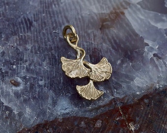 Mit Ginkgo-Motiv: Anhänger Großes Ginkgoblatt 333 Gold