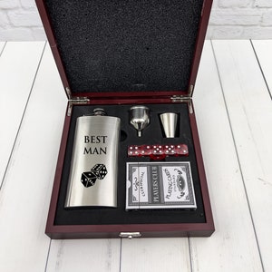 Personalisierte Flasche Box Set | Edelstahl Flachmann | 213 ml Flasche | Ihm | Trauzeugen Geschenk | Hochzeit Gunsten | Trauzeuge | Schürhaken | Spielkarten