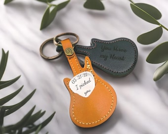 Médiator en métal en acier inoxydable avec porte-clés en cuir PU - Un excellent cadeau personnalisé pour les musiciens, les joueurs de guitare et les mélomanes