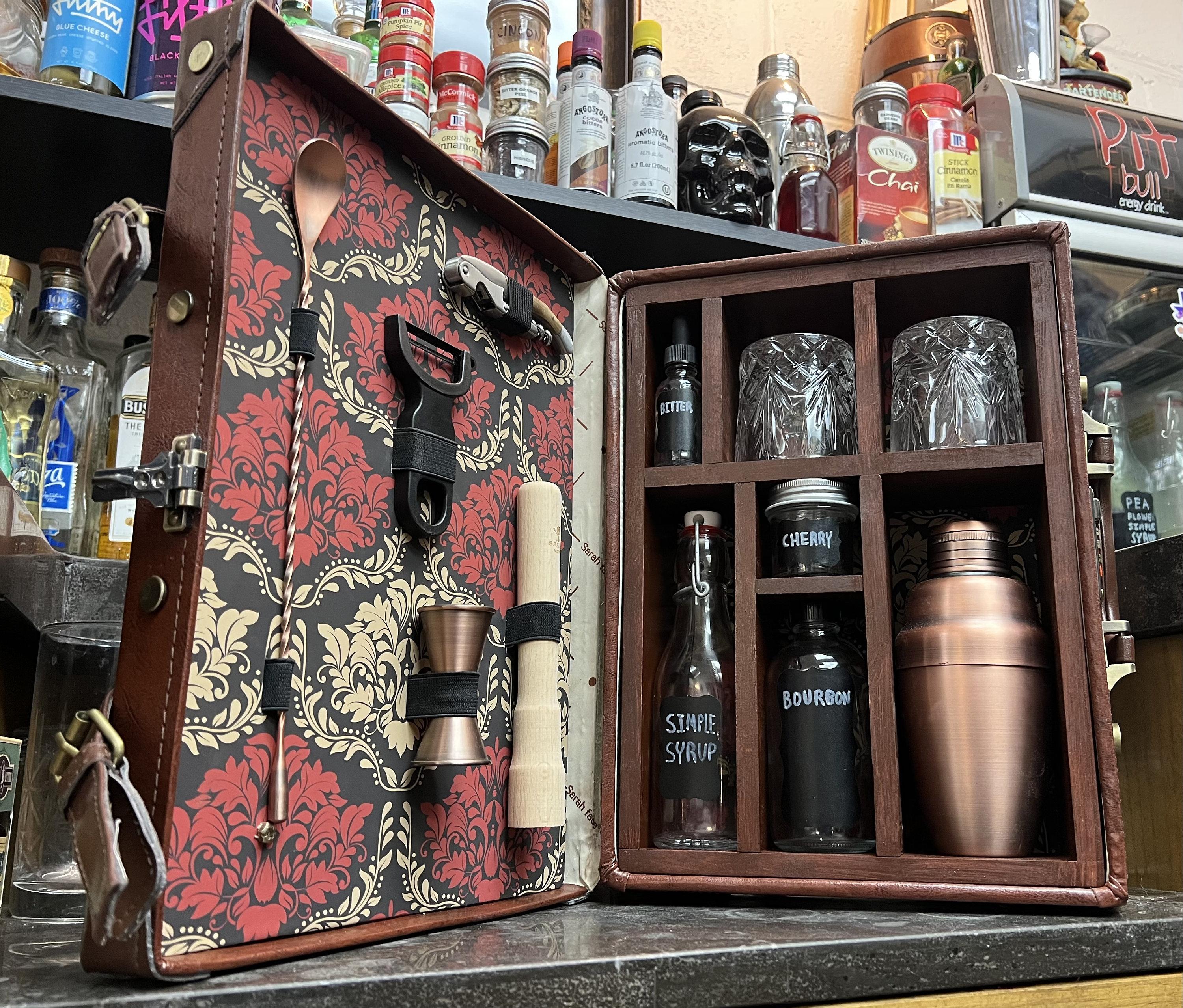 Vintage Style Portable Speakeasy Mini Plus Traveling Bar Case
