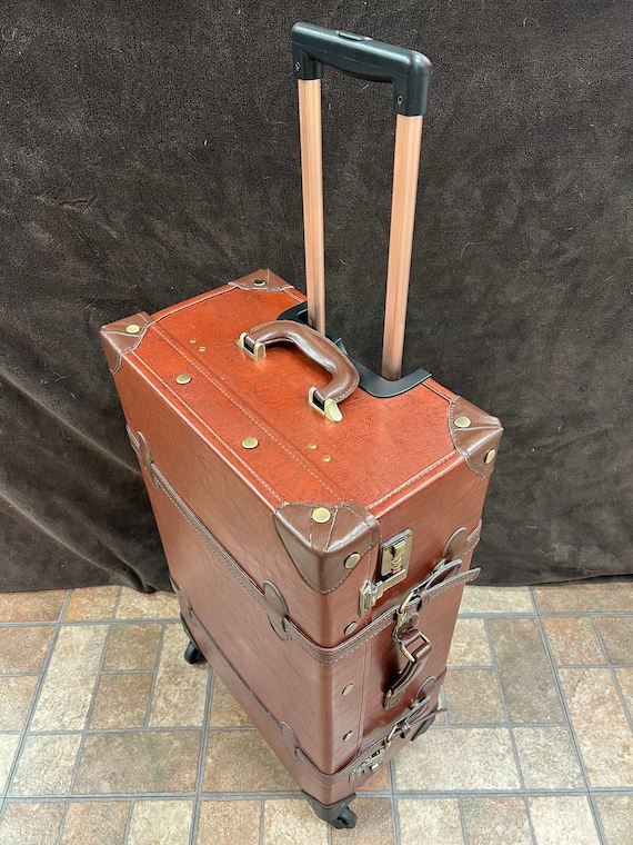 Vintage Style Portable Speakeasy Traveling Bar Case Chest Vintage Style Portable Speakeasy Traveling Bar Case Chest