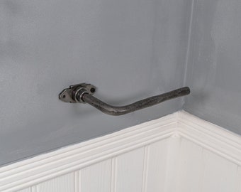 Industrial toilet paper holder Vintage rustic toilet roll holder Cast iron wall mounted bathroom fitting Bathroom décor Toilet roll storage.