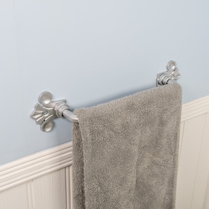 Vintage towel rail Silver towel bar Shabby chic towel holder Farmhouse towel rack French country bathroom décor Cast iron bathroom accessory