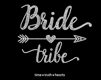 Bride Tribe Design (9 x 7,25 po.) en strass ou vinyle -4 styles de chemises disponibles- Livraison gratuite aux États-Unis