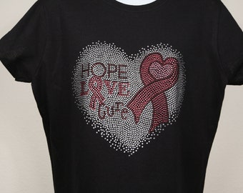 Logo Hope, Love, Cure (10 x 8,5 po.) - T-shirt avec strass - ** Livraison gratuite aux États-Unis ***