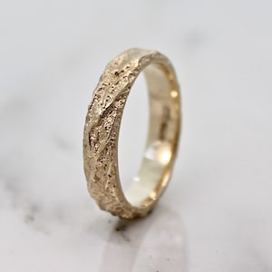 Unique Gold Wedding Ring Mens, Yellow 5mm Mountain Ring by WoodenGold zdjęcie 1