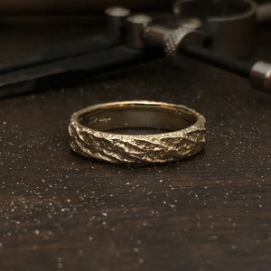 Unique Gold Wedding Ring Mens, Yellow 5mm Mountain Ring by WoodenGold zdjęcie 2