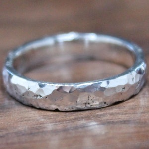 Gehämmert Silberring, Hand gehämmert Strukturierte Band 3,5 mm.