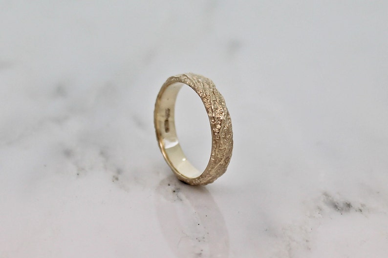 Unique Gold Wedding Ring Mens, Yellow 5mm Mountain Ring by WoodenGold zdjęcie 3
