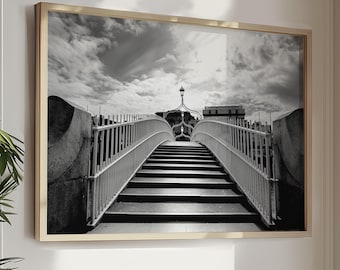 Ierland print: Dublin Wall Art, Ierse reisposter, zwart-witfotografie, Ha'penny Bridge, stedelijke muurdecoratie (digitale download)