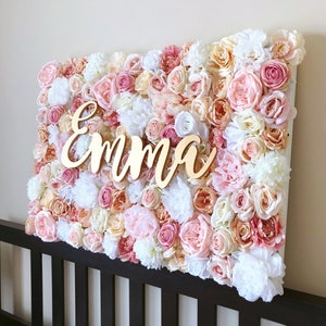 Panel de flores artificiales, decoración de guardería personalizada, arte de pared, guardería de niña, letrero con nombre de bebé, galería floral, letrero de bienvenida para baby shower