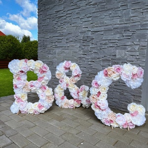 Letra de flores de boda independiente de verano Gran arte floral personalizado Decoración de despedida de soltera Letras de bienvenida personalizadas Arco de boda