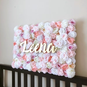 Letrero con nombre de niña, Decoración para baby shower, Pared floral, Marco de flores, Pared de flores, Guardería ruborizada, Guardería en oro rosa, Regalo único para ella, Dorado