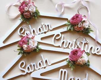 Percha personalizada para vestido de novia, regalo floral para fiesta nupcial, perchas para damas de honor, percha para la Sra.