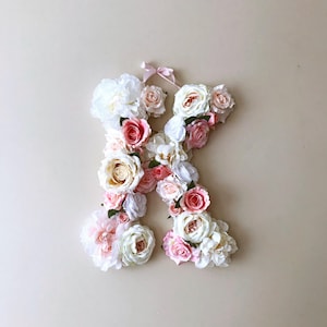Letras de flores grandes, letras de pared, letras de boda, arte de pared personalizado, regalo de baby shower, letras de flores de seda artificiales, accesorio para fotos