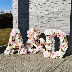 Decorazioni per matrimoni estivi, grandi lettere di fiori autoportanti, decorazioni per tavoli da dessert, decorazioni floreali per addio al nubilato, decorazioni personalizzate per matrimoni