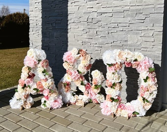 Décoration de mariage d'été, grandes lettres de fleurs autoportantes, décoration de table à dessert floral, décoration de douche nuptiale, décoration personnalisée, décoration de mariage