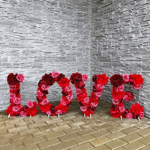 Cartas de AMOR Enormes letras de flores de proposta Decoração de noivado para São Valentim Números de flores Decoração de jardim Rosas vermelhas decoração ao ar livre