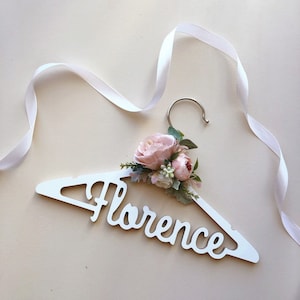 Cintre en bois, cintres personnalisés pour enfants, cintre pour enfants, cintre de mariage de fille d'honneur, cadeau de baby shower, souvenir de baptême