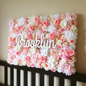 Panel de flores para guardería, Arte mural para guardería, Guardería de niña, Letrero de madera con nombre para bebé, Pared floral, Marco de flores, Guardería ruborizada, Letrero con nombre personalizado