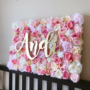 Regalo para mamá primeriza, pared de flores para guardería, arte de pared para guardería, guardería para niña, letra de flores, marco de flores, panel de pared floral, decoración para baby shower