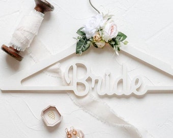 Personalized Wedding Dress Hanger: Bridal Keepsake with Floral Detail