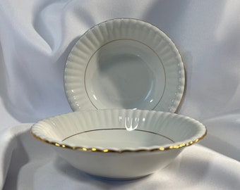 Pair of Chodziez Ilona porcelain soup bowls, Polish porcelain soup bowls