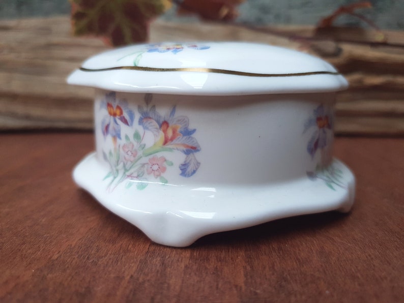lidded trinket decorated with Iris flowers pill box Harrogate CRUSE fine bone china trinket box ring box