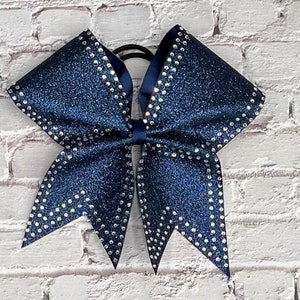 Game day glitter cheer bow made in your team colors. Comment glitter color at checkout. Game day bow, competition bow, glitter cheer bow