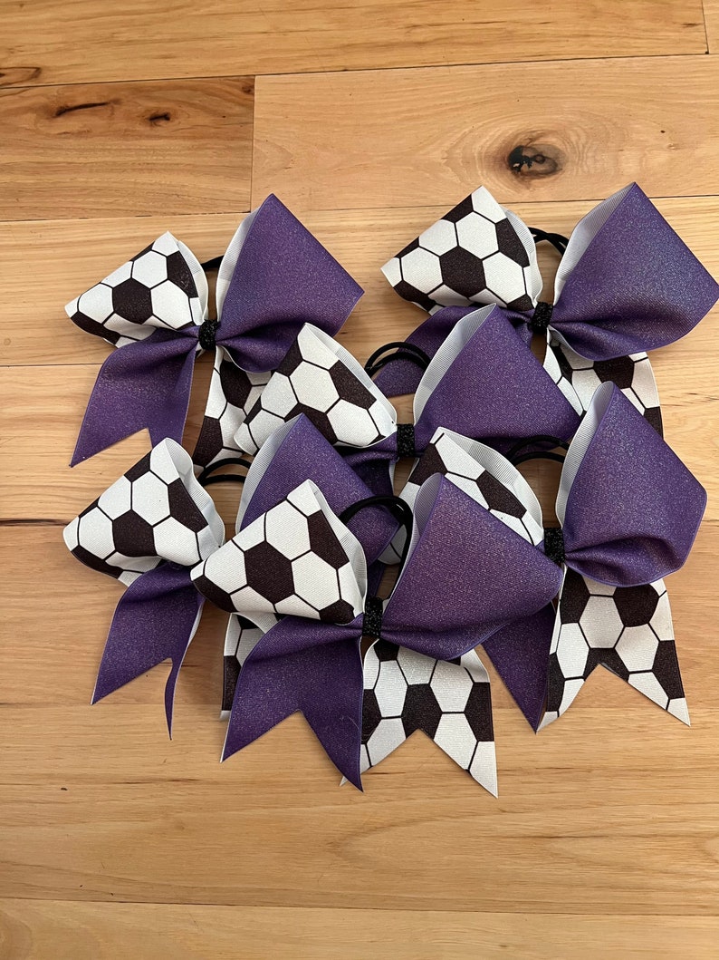 Custom Soccer bow made in your team colors. Price listed is per bow. Soccer , custom bow, team bows, Soccer bow, custom soccer bow bild 7
