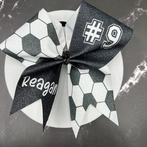Custom Soccer bow made in your team colors. Price listed is per bow. Soccer , custom bow, team bows, Soccer bow, custom soccer bow bild 12