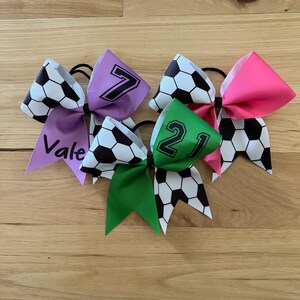 Custom Soccer bow made in your team colors. Price listed is per bow. Soccer , custom bow, team bows, Soccer bow, custom soccer bow bild 6