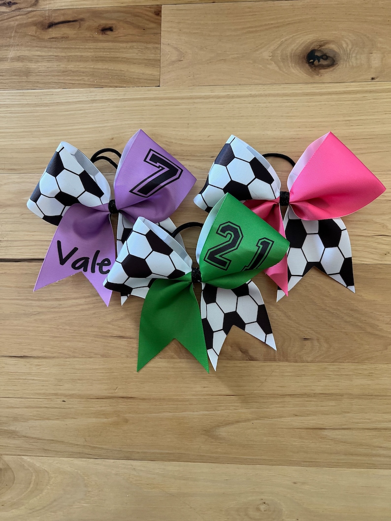 Custom Soccer bow made in your team colors. Price listed is per bow. Soccer , custom bow, team bows, Soccer bow, custom soccer bow bild 6
