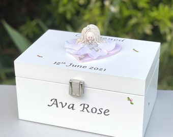 Joyero de madera blanco personalizado para niña, ideal como regalo de primera comunión o bautizo.