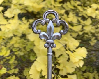 Coro Pegasus Skeleton Key Brooch. Silver Tone Statement Jewelry