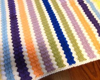 Couverture bébé crochetée à la main | Fil acrylique doux | Motif nuages arc-en-ciel