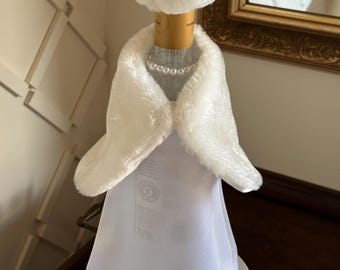 Christmas Wine Bottle Cover, White Faux Fur Stole, Holiday Hostess Gift