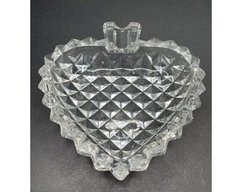 Cenicero/portavelas de cristal tallado estilo MCM vintage de 4 pulgadas con forma de corazón.