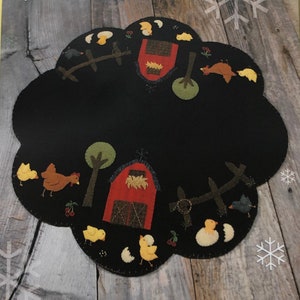 Here A Chick ... There A Chick pattern by Nutmeg Hare, 19&quot; scalloped wool applique table mat, #58