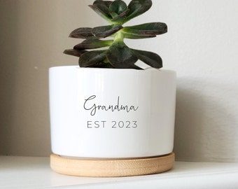 Gift for Grandma, New Grandma, Grandma Pregnancy Announcement, Personalized Planter For Grandma, Custom Flower Pot, Grandma Est