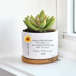 Regalo de jubilación, Regalo de jubilación personalizado, Maceta personalizada, Regalo de jubilación para mujeres, Regalo para compañeras de trabajo, Un gran aporte, Girasol