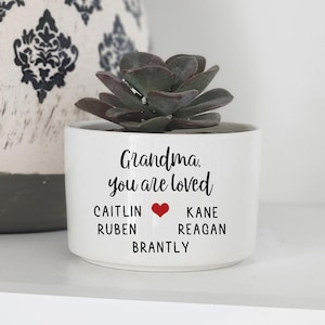 Cadeau pour grand-mère, pot de fleur, cadeau de Noël pour grand-mère, jardinière personnalisée pour grand-mère, noms de petits-enfants, jardinière de grand-mère, pot de succulentes