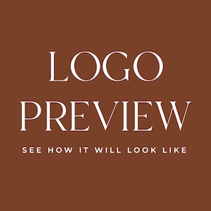 Könnte beinhalten: Ein brauner Hintergrund mit weißem Text, der "LOGO PREVIEW" und "SEE HOW IT WILL LOOK LIKE" lautet.