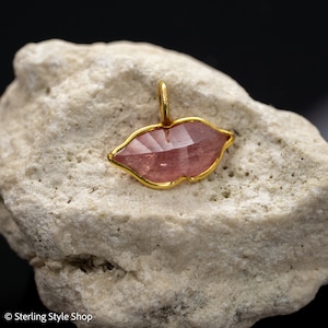 14k Pink Sapphire Lips Charm, Made in Solid 14K Yellow Gold, Bezel Pink Sapphire Pendant, Pink Pendant, Vacation Jewelry
