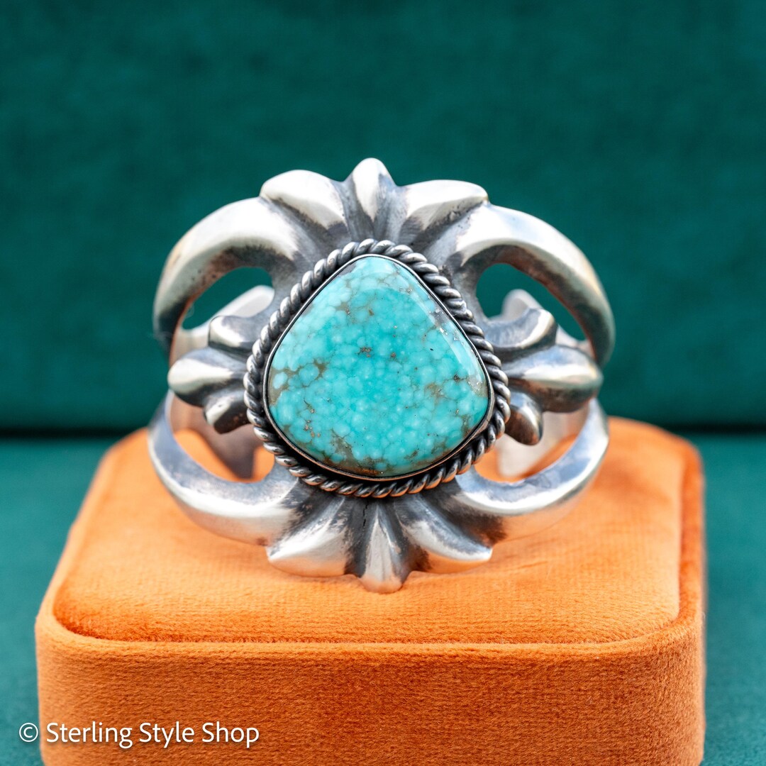 ナバホ族製 ターコイズ×シルバー カフブレスレット ナバホ族チムニービュート サンドキャスト スターリングシルバー