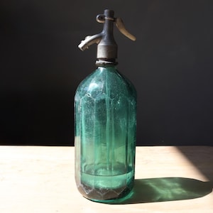 Alte Siphonflasche Grün, alte Sodaflasche aus Glas, antike Glasflasche mit Verschluss, aus Handarbeit, Dekorationsobjekt, Sammlerstück