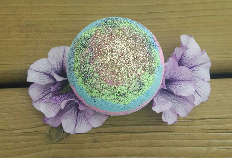 Magical Unicorn bath bomb image 1