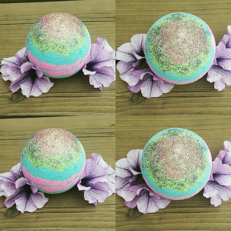 Magical Unicorn bath bomb image 2